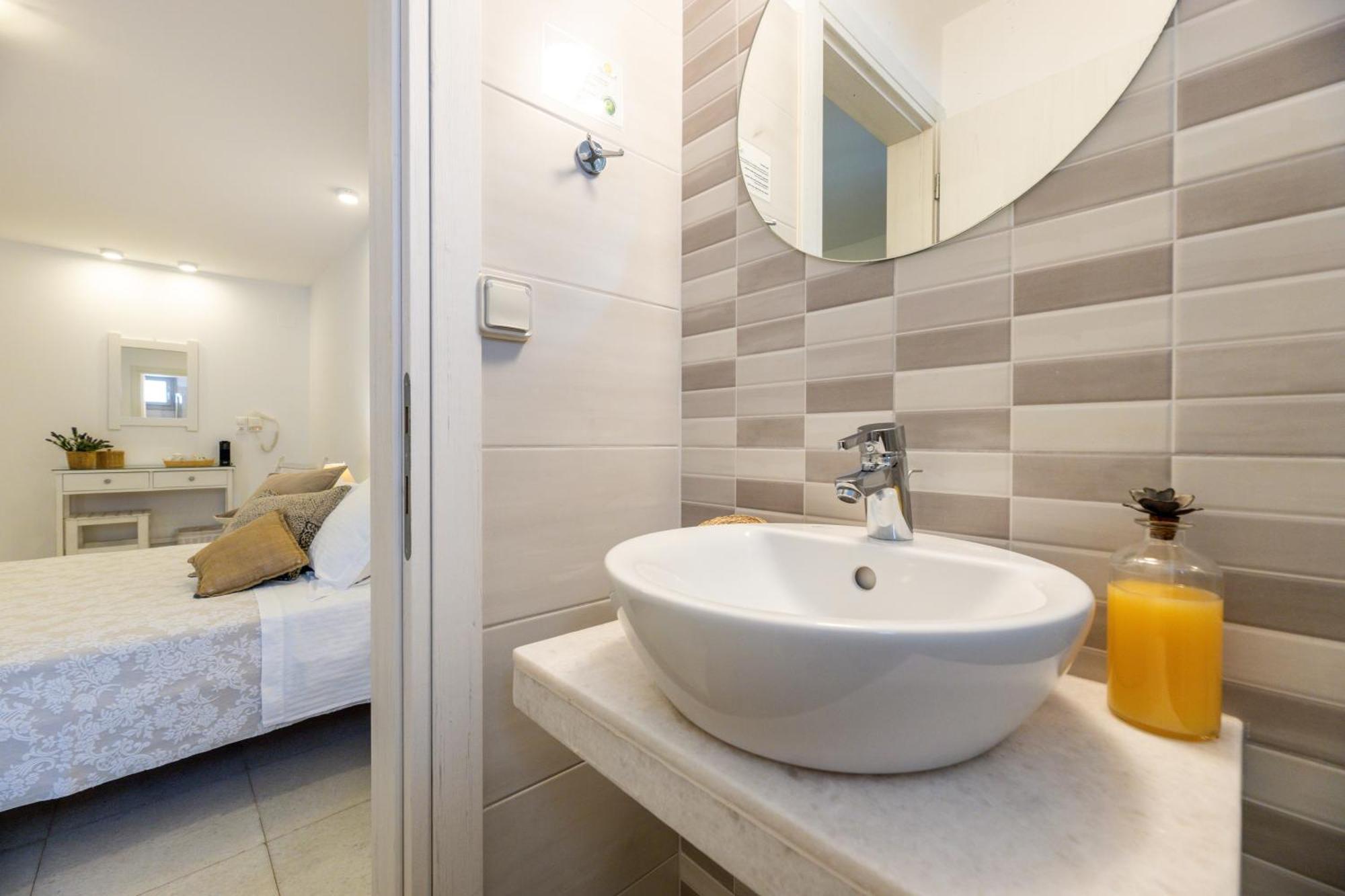 Perivoli Rooms Páros Habitación foto
